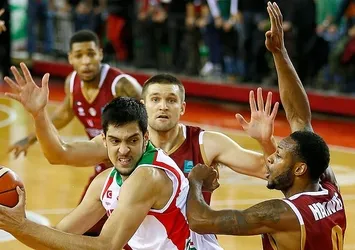 Pınar Karşıyaka avantaj peşinde