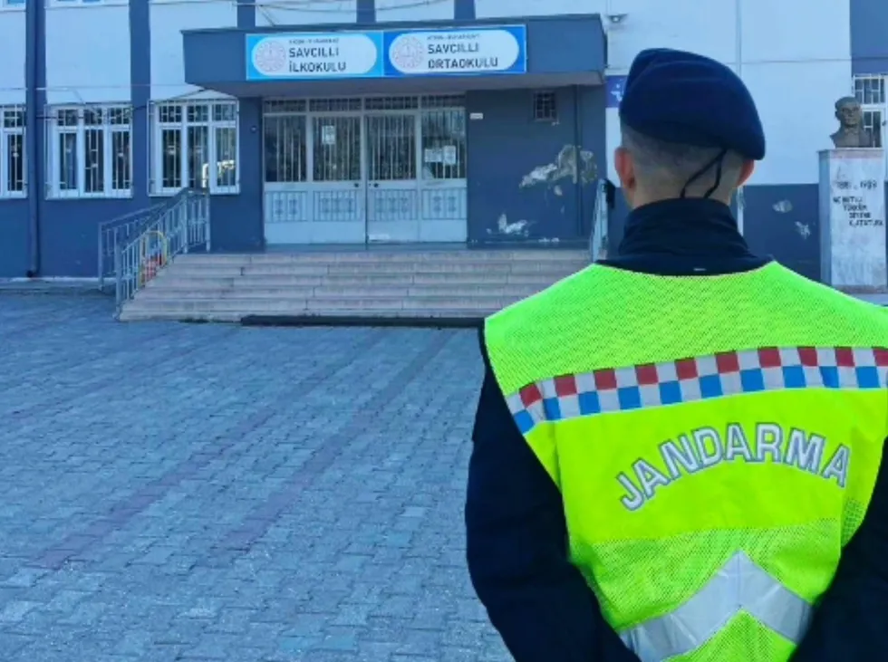icisleri-bakanligindan-81-ile-okul-guvenligi-genelgesi-okullarda-yeni-donem-basliyor-1777110119268.jpg İçişleri Bakanlığından 81 ile okul güvenliği genelgesi! Fiziki ve dijital dünyada tam saha markaj - 5