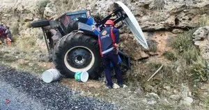 Mardin’de traktör kayalara çarptı: 1 yaralı