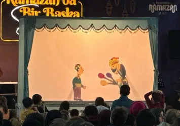 "Dev Gölgeler" Karagöz gölge oyunu dikkati çekti!