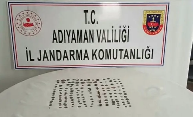 adiyamanda-tarihi-eser-operasyonu-siyah-renkli-poset-ele-verdi-1643809050856.jpg Adıyaman’da tarihi eser operasyonu! Siyah renkli poşet ele verdi - 2
