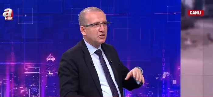 abd-suriyede-pkkyi-havadan-da-mi-savunacak-uzman-isimlerden-carpici-yorum-pkknin-guvenligini-saglamak-icin-yap-1721945528417.jpg ABD PKK'yı havadan da savunacak! Uzman isimlerden çarpıcı yorum: PKK'nın güvenliğini sağlamak için yapıyorlar | Amerika hiçbir silahını geri götürmez - 5