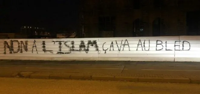 Fransa’da Eyüp Sultan Camii’ne ırkçı saldırı