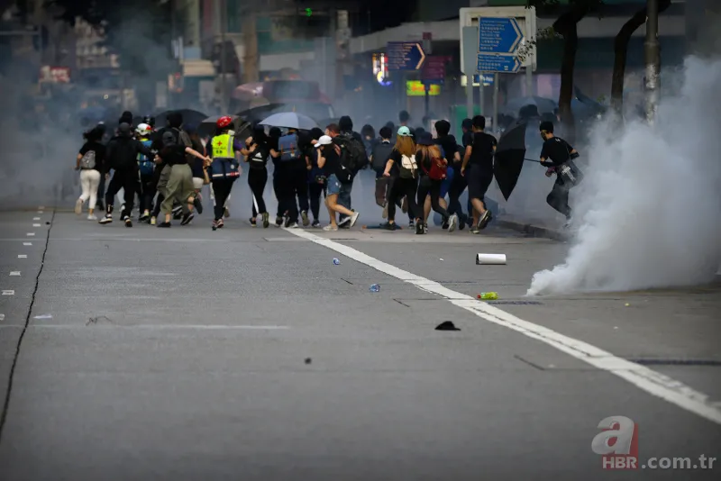 Hong Kong'da göstericiler haber ajansı ofisine saldırdı 13