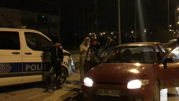 Kısıtlamada sokağa çıktı! Cezayı yiyince gazetecilere tükürdü - 5