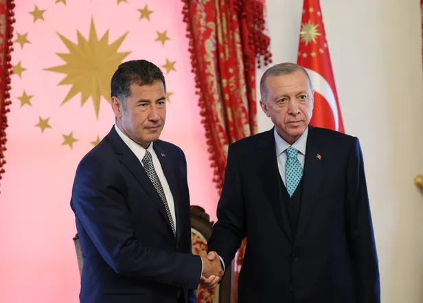 sinan-ogan-aciklamasi-bugun-saat-kacta-ne-zaman-28-mayis-cumhurbaskanligi-seciminde-kime-destek-verecek-baskan-1684737548881.jpg Sinan Oğan açıklama AHABER CANLI İZLE! 28 Mayıs Cumhurbaşkanlığı seçiminde kime destekleyecek? - 3