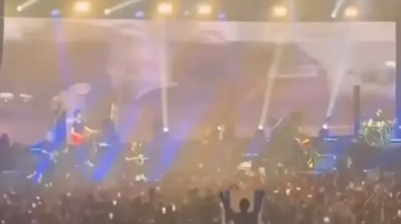 Paris’te insanlığın öldüğü konser! Gazze’nin bombalanma görüntüleri yansıtıldı: Soykırım görüntüleriyle böyle eğlendiler