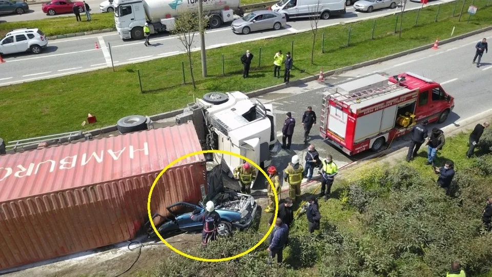 Bursa'da TIR faciası! Ortalık savaş alanına döndü | Ölü ve yaralılar var