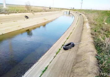 Yoldan geçen vatandaşlar fark etti! Sulama kanalında erkek cesedi bulundu