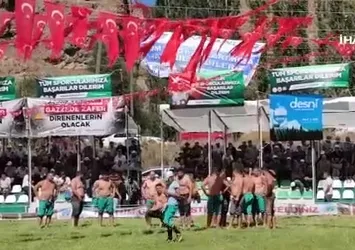 Erzurum Tortum’da güreşler nefes kesti