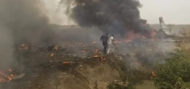 Son dakika: Nijerya’da askerleri taşıyan uçak düştü