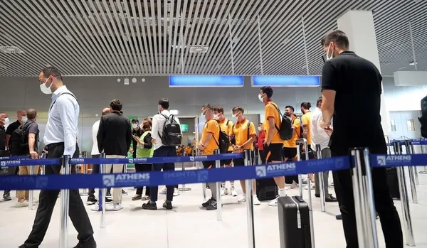 galatasaraya-olympiakos-maci-oncesi-yunanistanda-pcr-testi-engeli-sari-kirmizililar-2-saat-beklemenin-ardindan-turkiyeye-donme-karari-aldi-1626114870216.jpg Galatasaray'a Olympiakos maçı öncesi Yunanistan'da PCR testi engeli! Sarı kırmızılılar 2 saat beklemenin ardından Türkiye'ye dönme kararı aldı - 9