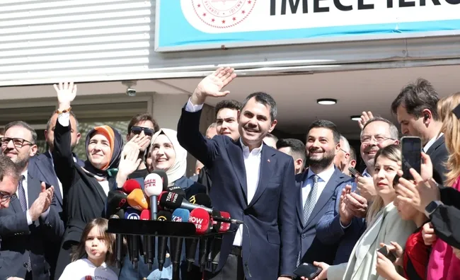 Cumhur İttifakı’nın İBB Başkan adayı Kurum oy kullandığı sandıktan birinci çıktı
