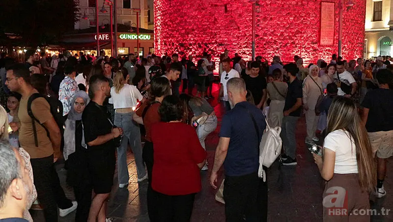 15 Temmuz kahramanları yad ediliyor! Haydarpaşa Gar Binası ve Galata Kulesi'nde mapping gösterileri... 12