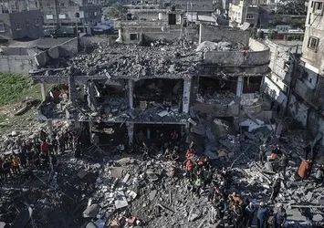 Katil İsrail ordusunun Gazze Şeridi'nin çeşitli bölgelerine saldırılarında çok sayıda Filistinli öldü