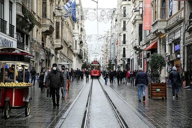 Taksim'de akılalmaz manzara! Yasağa uydular ama... - 4