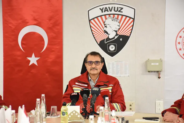 son-dakika-enerji-ve-tabii-kaynaklar-bakani-fatih-donmez-acikladi-cumhuriyet-tarihi-rekoru-kirildi-1641285339775.jpg Son dakika: Enerji ve Tabii Kaynaklar Bakanı Fatih Dönmez açıkladı: Cumhuriyet tarihi rekoru kırıldı - 3