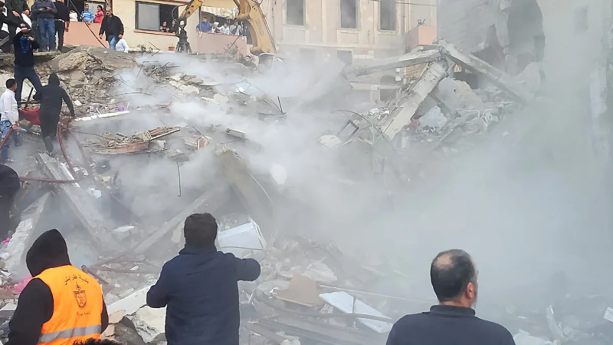 Lübnan'da iki binada çökme! Ölü ve yaralılar var