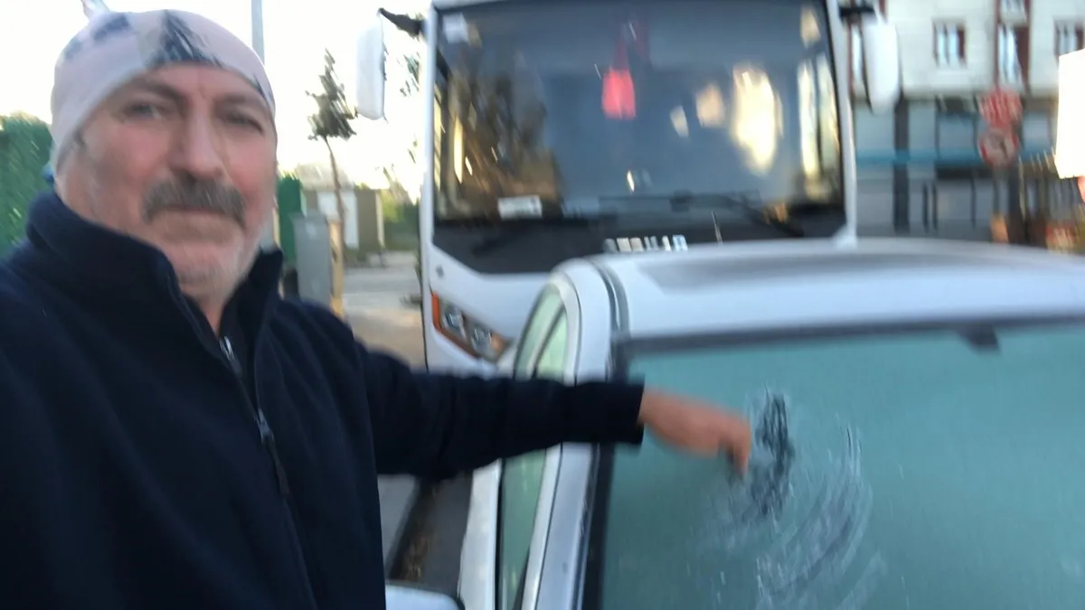 Kars’ta termometreler -7 dereceyi gördü: Araçların camları buz tuttu