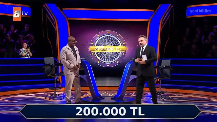 milyonerde-nefes-kesen-anlar-300-bin-tllik-dolandiricilik-sorusu-studyoyu-kilitledi-1773095367988.jpg Milyoner'de nefes kesen anlar! 300 bin TL'lik 'dolandırıcılık' sorusu stüdyoyu kilitledi - 6