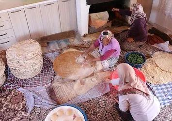 Yarım asırdır imece usulü yufka yapıyorlar
