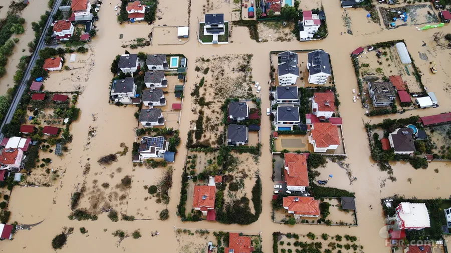 Muğla'da sağanak hayatı felç etti! Dalaman'da dere taştı, evler sular altında kaldı 2