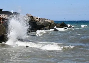Düzce ve Kocaeli'de denize girişler yasaklandı