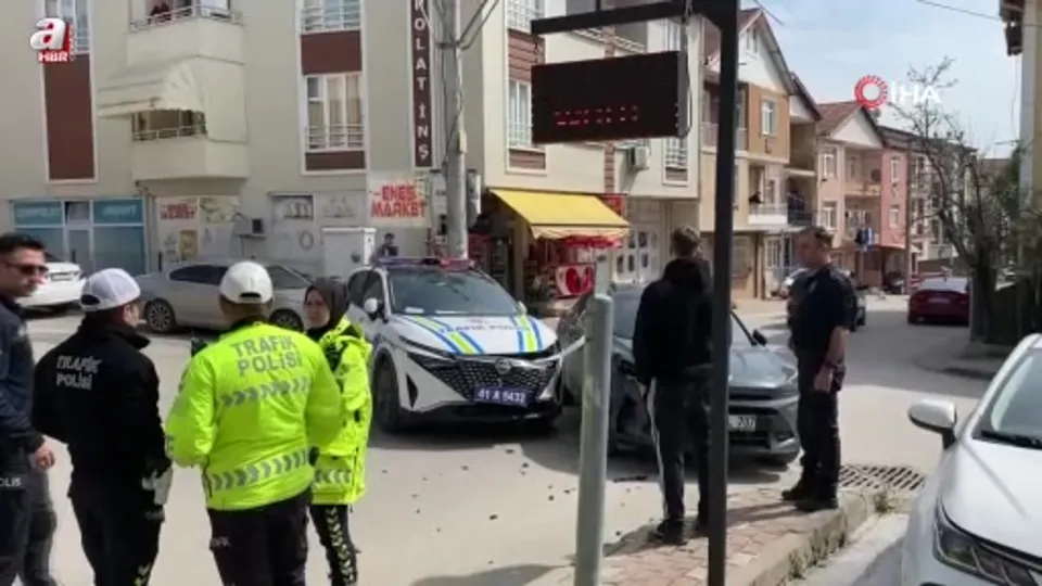 Polis otosu ile otomobil çarpıştı