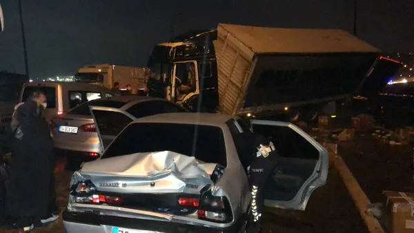 1622430828934.jpg Son dakika: TEM'de zincirleme kaza! İstanbul istikameti trafiğe kapandı - 5