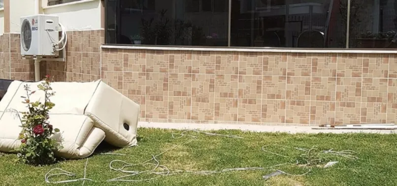 İple koltuk indirmeye çalışırken canından oldu