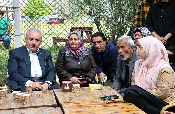 chpli-belediyeden-vicdansiz-olay-depremzedeleri-asagiladilar-siz-hayatinizda-bunu-mu-gordunuz-1684697987429.jpg CHP’li belediyeden vicdansız olay! Depremzedeleri aşağıladılar: Siz hayatınızda bunu mu gördünüz - 3