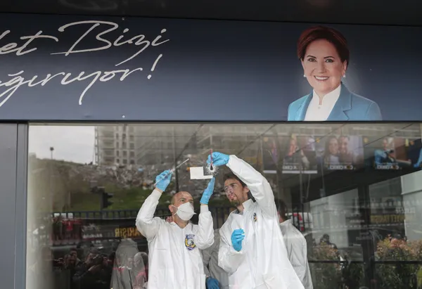 ak-parti-sozcusu-omer-celikten-iyi-parti-lideri-meral-aksenerin-aciklamalarina-sert-tepki-1680262356268.jpg İYİ Parti binasına isabet eden kurşunu atan fail yakalandı! İlk ifadesinde gerçek ortaya çıktı: Hırsızları kovalamak için... - 7