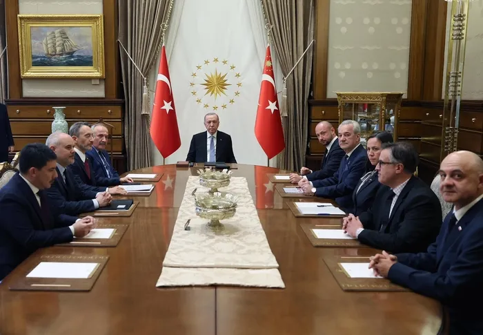 son-dakika-baskan-erdogan-azerbaycan-basbakani-ali-asadovu-kabul-etti-1715185508827.jpg Son dakika | Başkan Erdoğan'dan Külliye'de diplomasi trafiği! Azerbaycan'a tam destek! Türk devletlerine Gazze mesajı - 5
