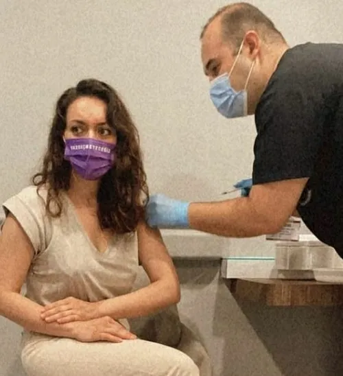 1629882374122.jpg Ezgi Mola koronavirüse yakalandı! - 2