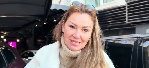 pinar-altugdan-tepki-ceken-aciklama-cenazede-sakiz-cignerken-goruntulenmisti-1767161471903.jpg Kaynak: Sosyal medya