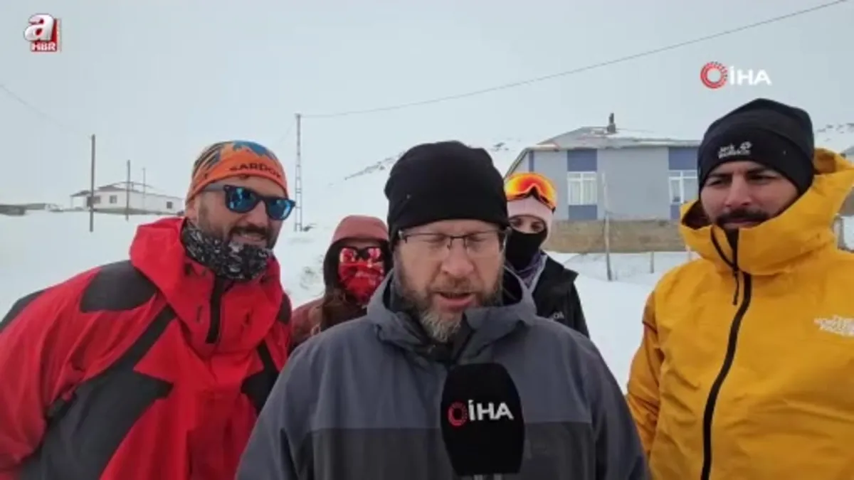 Bitlis’de 35 dağcı Süphan Dağı’na zirve yapamadan döndü