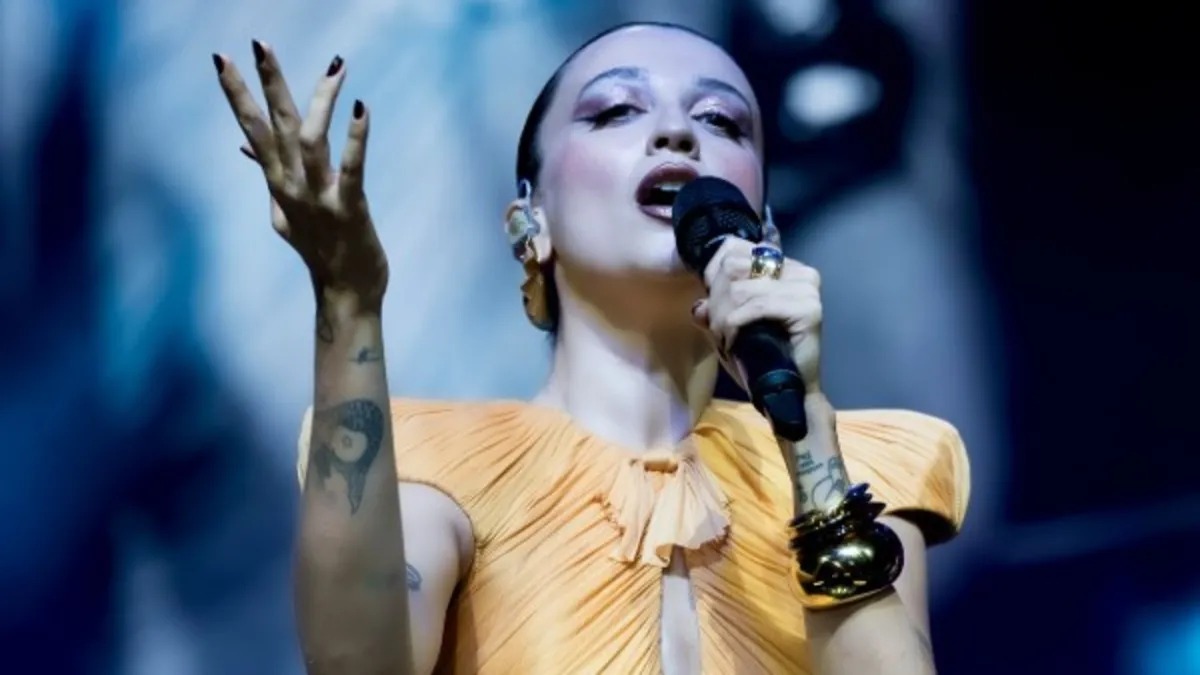 Melike Şahin Harbiye konserinde kötü haberi duyurdu