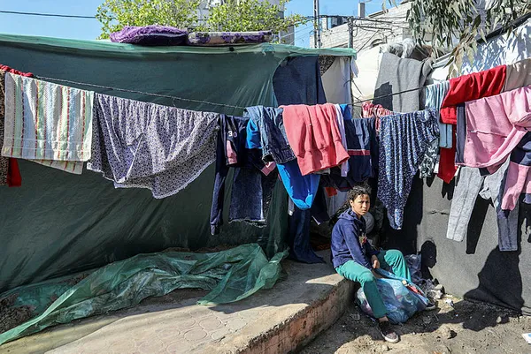 israil-gazzeye-girmek-icin-bekleyen-yardim-konvoyunu-vurdu-bmden-son-dakika-aciklamasi-1707142625705.jpg İsrail Gazze'ye girmek için bekleyen yardım konvoyunu vurdu! BM'den son dakika açıklaması... - 1