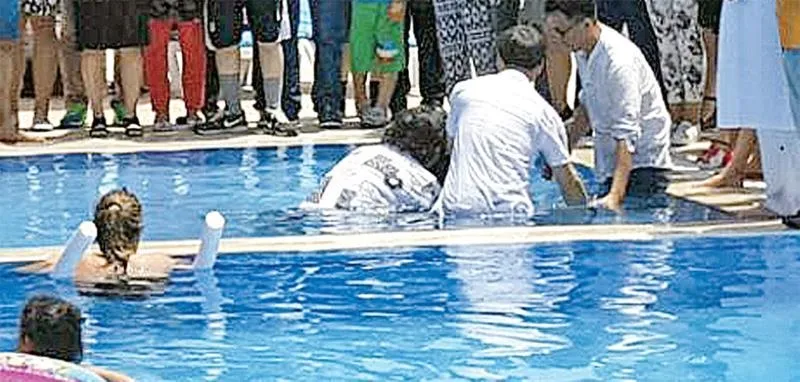 Müslüman gençleri Ramazan ayında vaftiz ettiler - 2