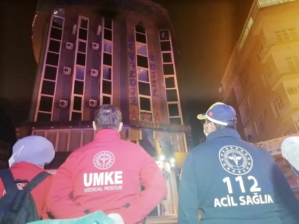 1612840299399.jpg Aksaray'da hareketli gece! Hem kendini hem de oteli yaktı - 4