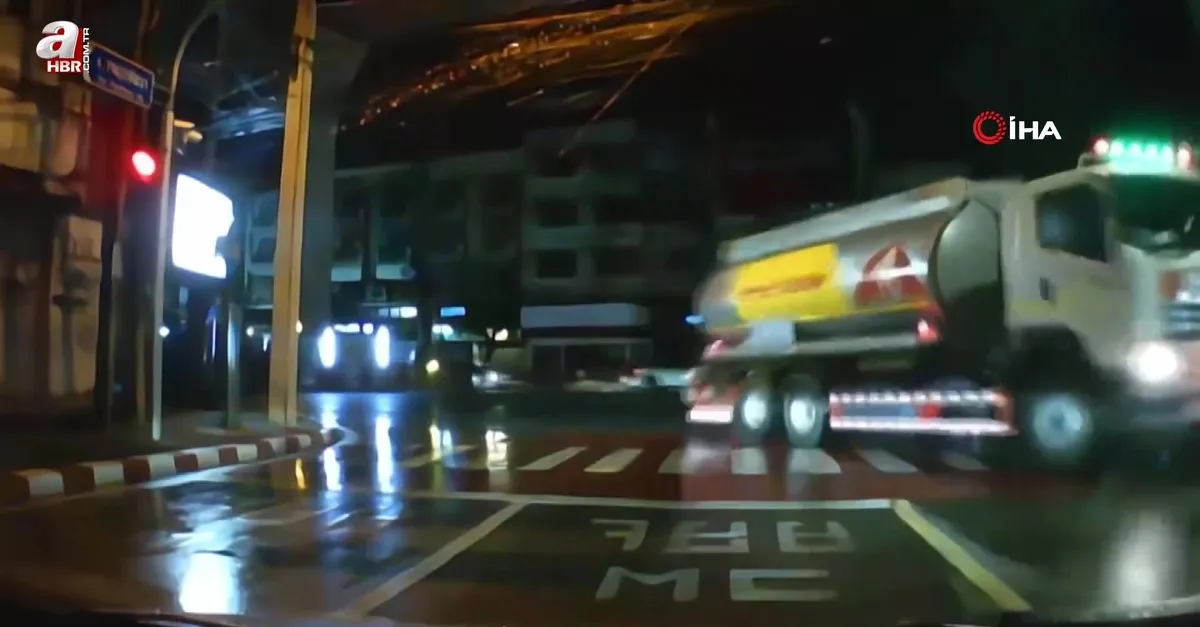 Korkunç kaza kamerada! Yüzlerce litre benzin yola döküldü
