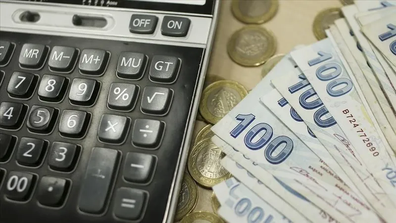 emlak-vergisinde-ilk-taksit-donemi-basliyor-kimler-odeyecek-1-martta-basliyor-1772001395621.jpg İlk taksit için süre Mayıs ayı sonunda doluyor; gecikmede faiz uygulanıyor.