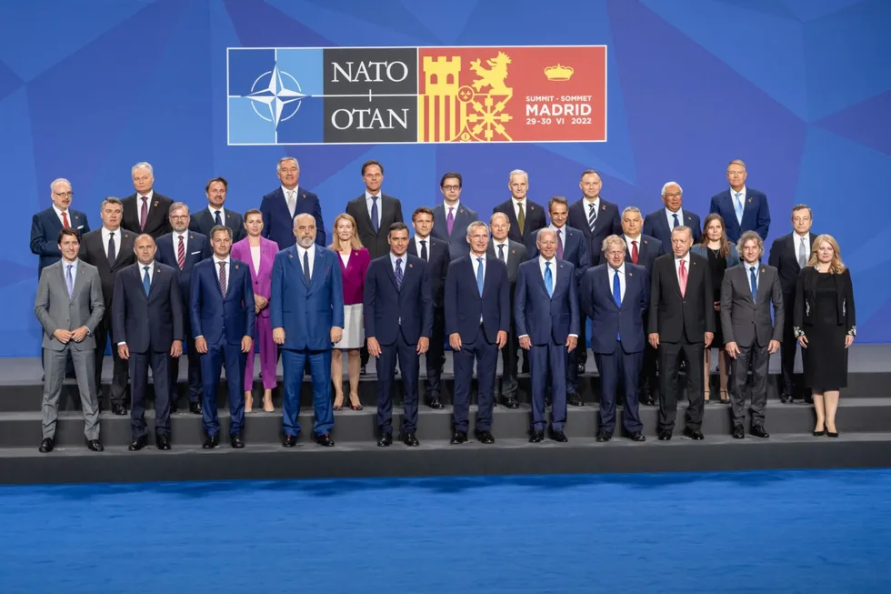 dunya-siyasetine-yon-veren-kritik-esikler-nato-zirvelerinde-alinan-tarihi-kararlar-1783169274200.png (foto:ahaber.com.tr)