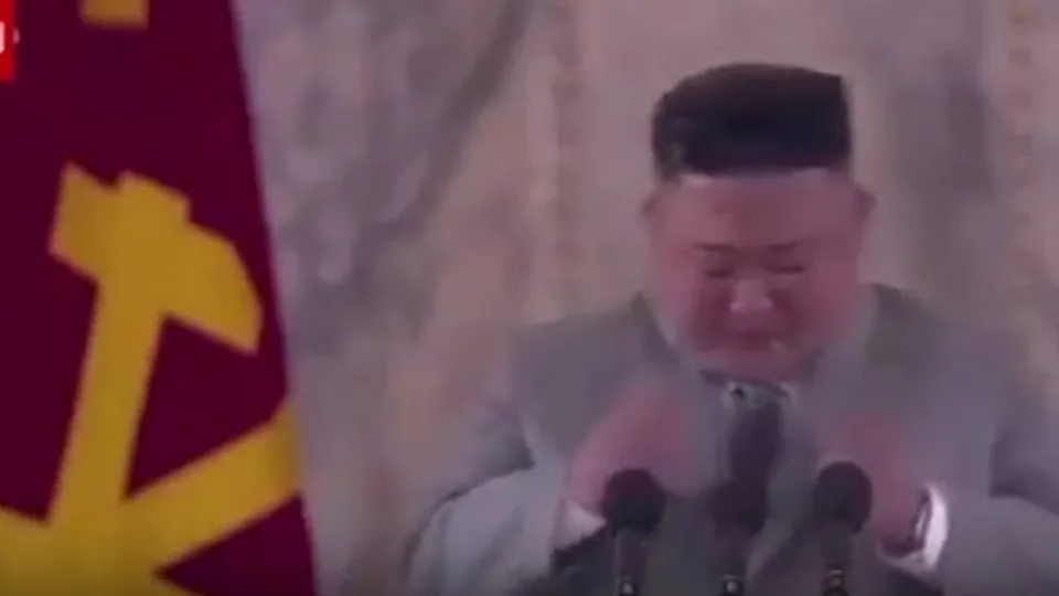 Kuzey Kore lideri Kim Jong Un'u ilk kez böyle göreceksiniz! Gözyaşları içinde özür diledi