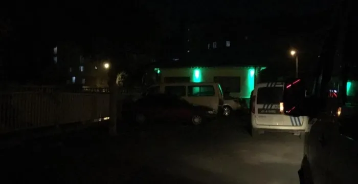 kocaelide-telefon-baslayan-tartisma-kanli-bitti-4-yarali-var-1716587993789.jpg Kocaeli'de telefon başlayan tartışma kanlı bitti! 4 yaralı var - 1