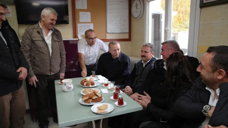 Başkan Erdoğan taksicilerle çay içti