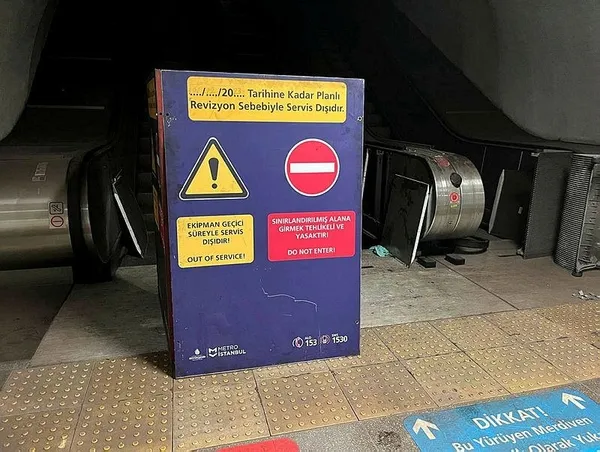 chpli-ibb-hizmette-servis-disi-istanbulda-metro-ve-metrobuste-vatandasin-yuruyen-merdiven-ve-asansor-cilesi-1692865735210.jpeg