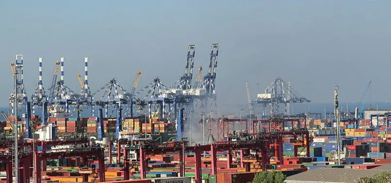 İstanbul Ambarlı Limanı'nda gemi yangını