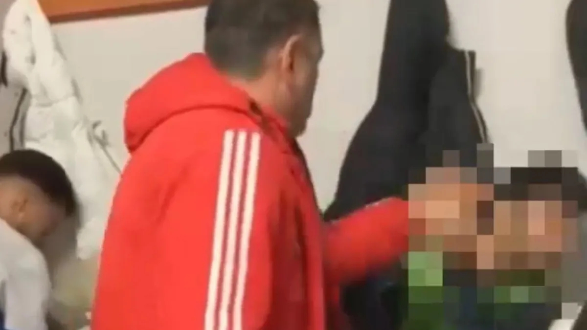 Amatör takım hocasından soyunma odasında dayak: Seni gebertirim bebe