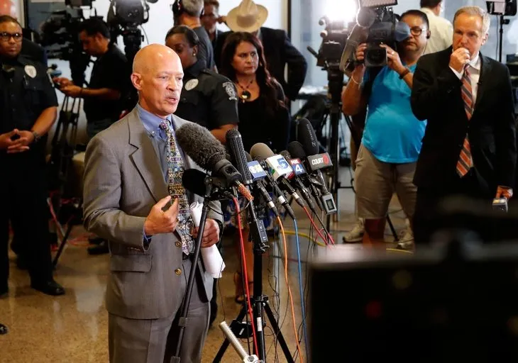 Mahkeme bu kararı verdi! Kardeşinin katiline sarılıp ağladı